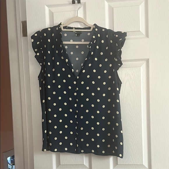 White and Blue Ruffled Sleeveless Blouse  Ann Taylor XL NWOT - Picture 5 of 7